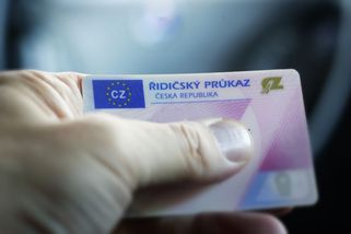 Úředníci magistrátu dusí Ukrajinku kvůli řidičáku - Novinky